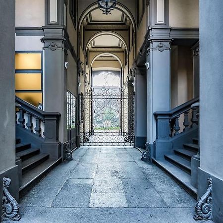 Ad Un Passo Dal Duomo Elegante Appartamento Wifi Milan Exterior photo